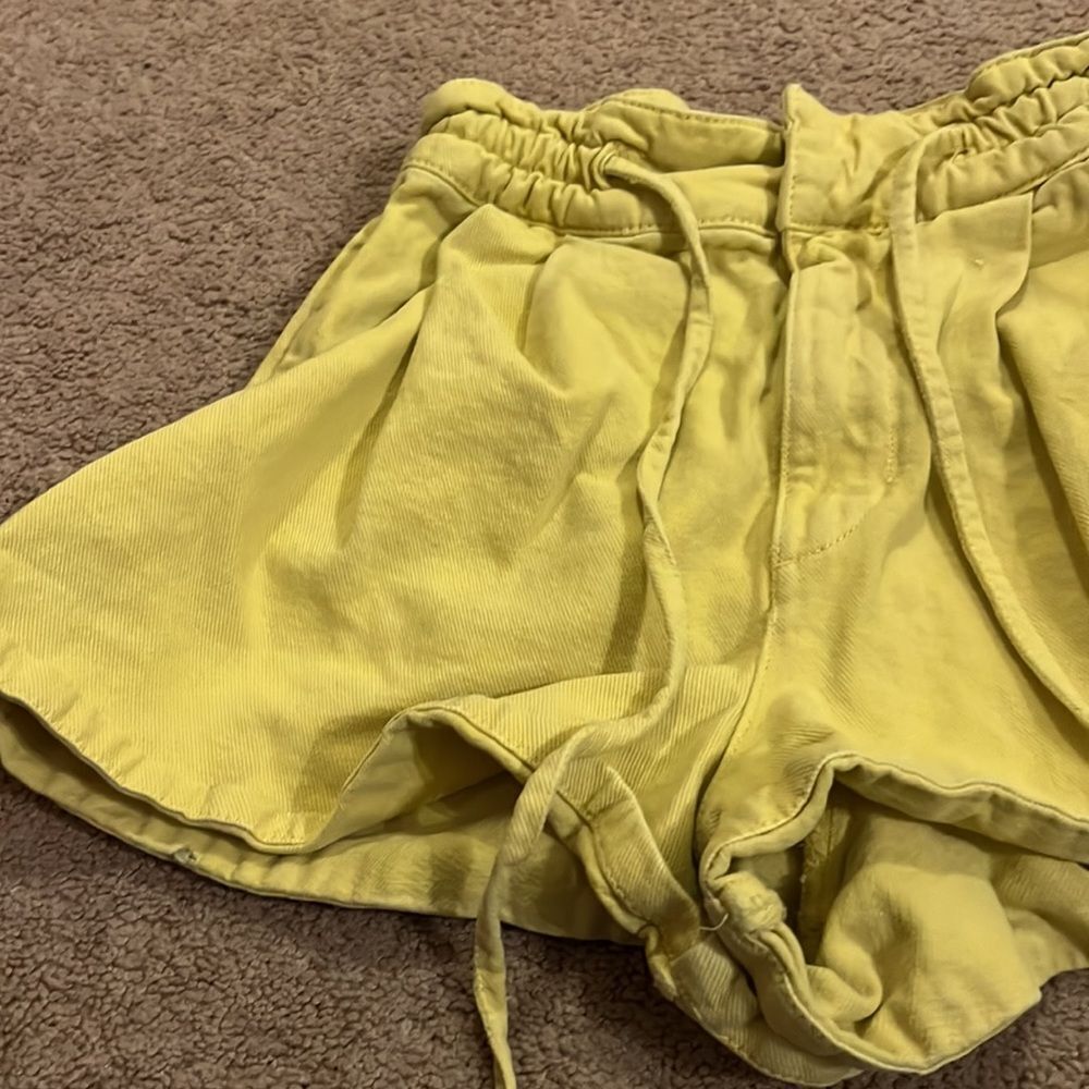 Zara small yellow shorts‎ - Picture 3 of 6